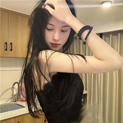 照片里的伴娘