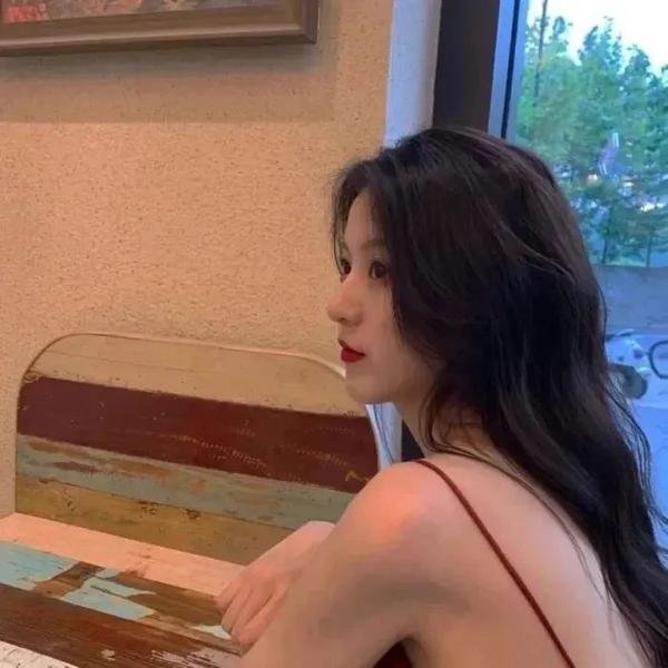 暗红